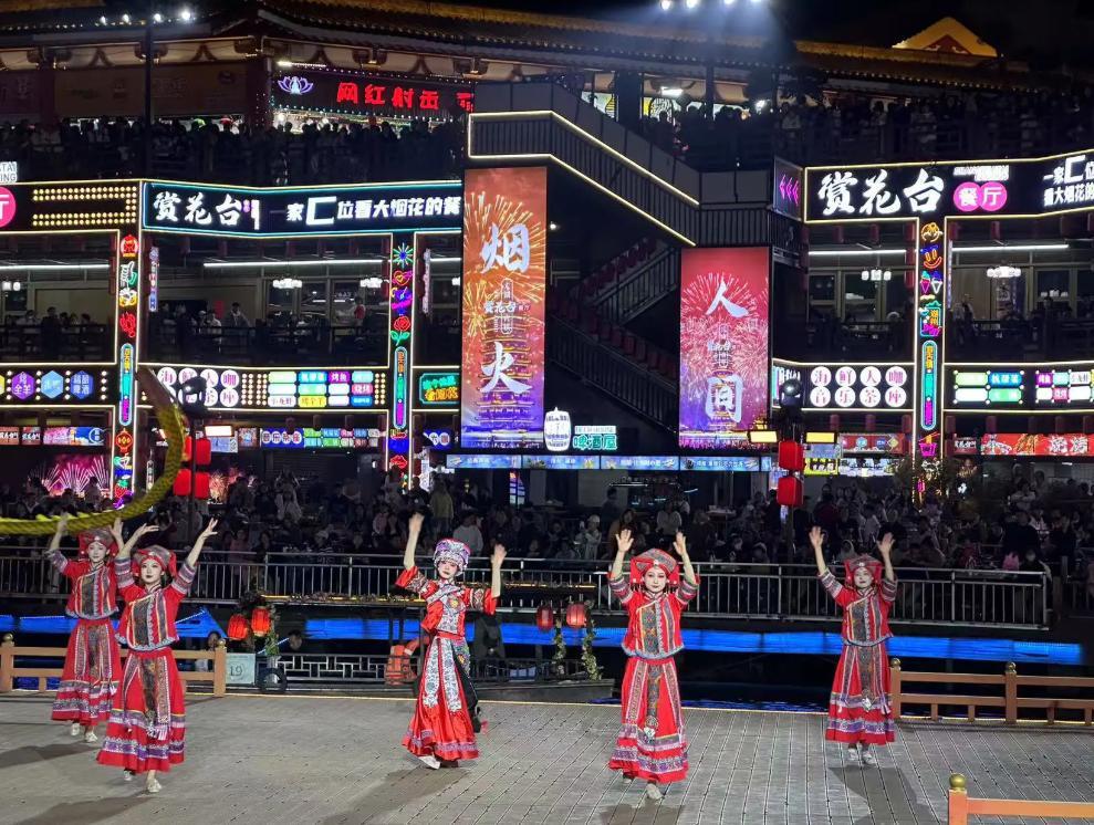 hth华体app官网登录入口-女子曝浙江餐厅强制消费，满698才能入座，店家仍嘴硬，结局爽了